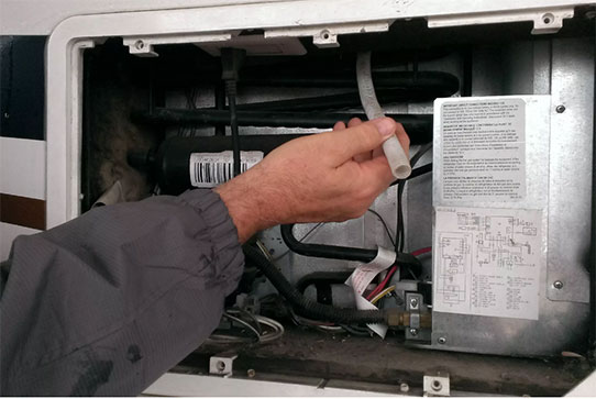 Прочистка слива (дренаж) холодильника в Павловском Посаде