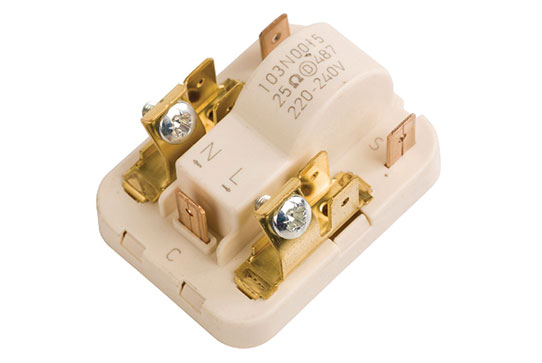 Замена пускозащитного реле холодильника в Павловском Посаде